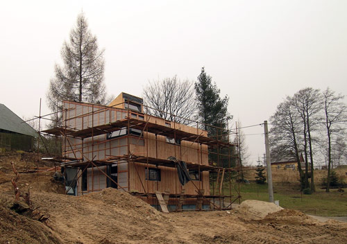 Dum-ve-svahu-stavba-013