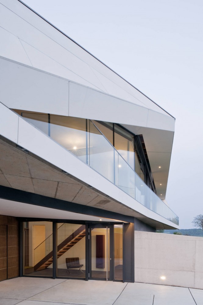 1339138562-l-house-10-entrance_arhipura