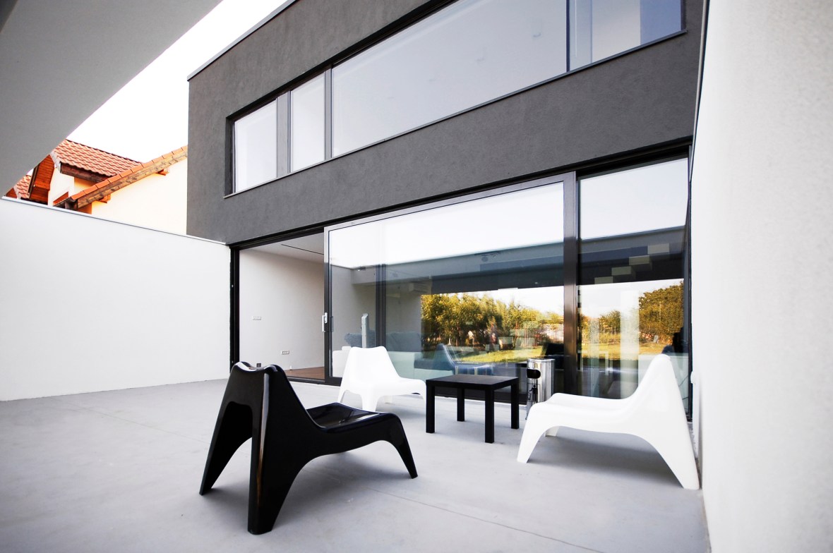 _black-on-white-parasite-studio_bw_-10-case moderne_arhipura