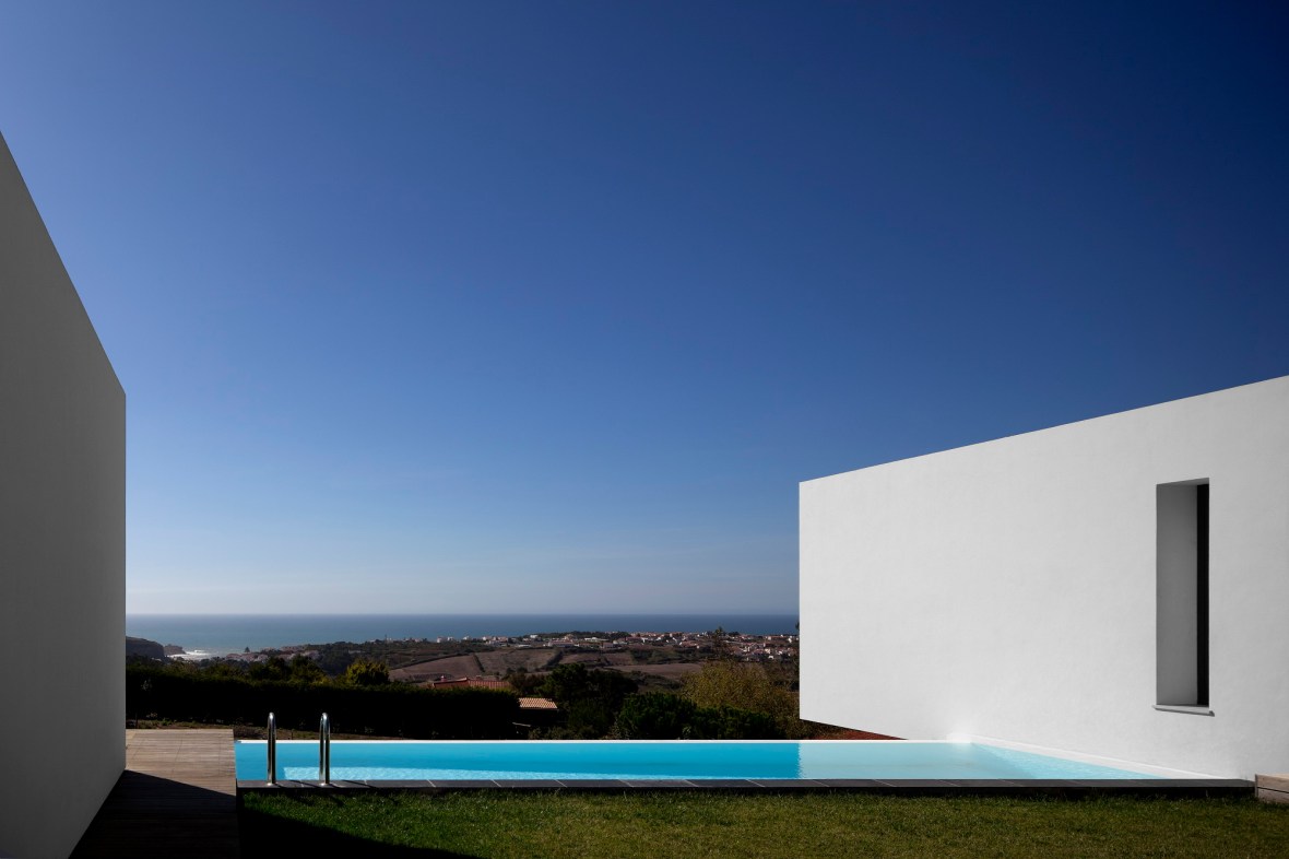 5032eb3928ba0d1c29000022_u-house-jorge-graca-costa_photo_02