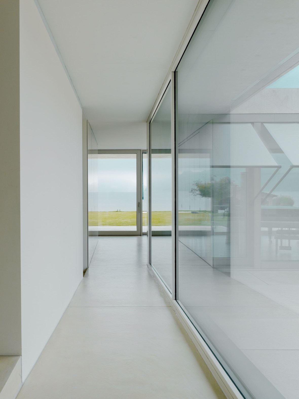 525d43fbe8e44ecb17000998_villa-m-niklaus-graber-christoph-steiger-architekten_13a