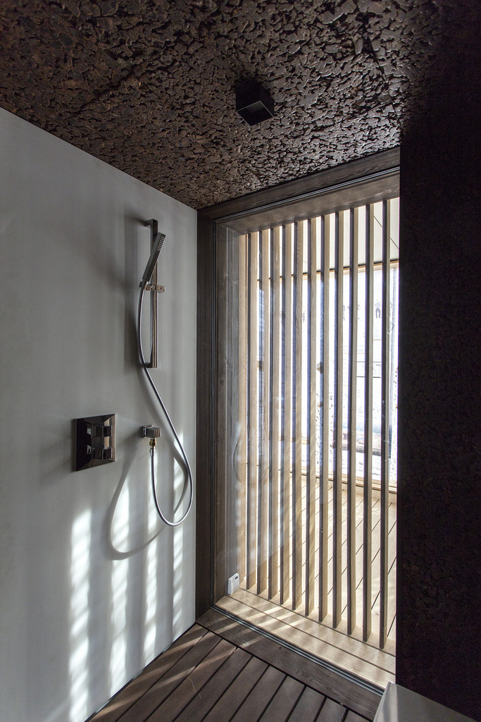 525c29b7e8e44e67bf000939_solar-decathlon-2013-team-austria-wins-top-honors_10177311114_ce8f593398_b