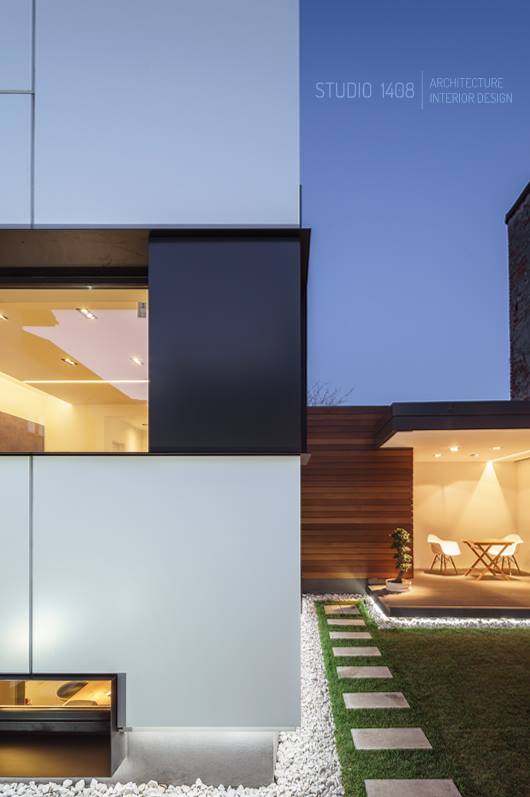 cartier vechi rezidential din bucuresti, casa din Romania, casa interbelica din bucuresti, fatada metalica ventilata, lemn iroko, reconsolidare, reconversie, stil minimalist, studio 1408, terasa pe acoperis, transformarea unei case degradate
