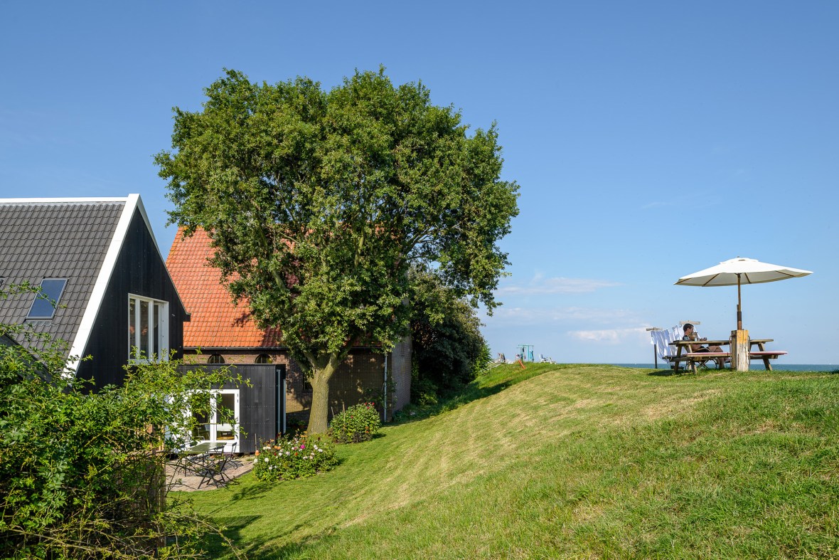 52ddff51e8e44ebd0800008f_casa moderna la tara _ Arhipura