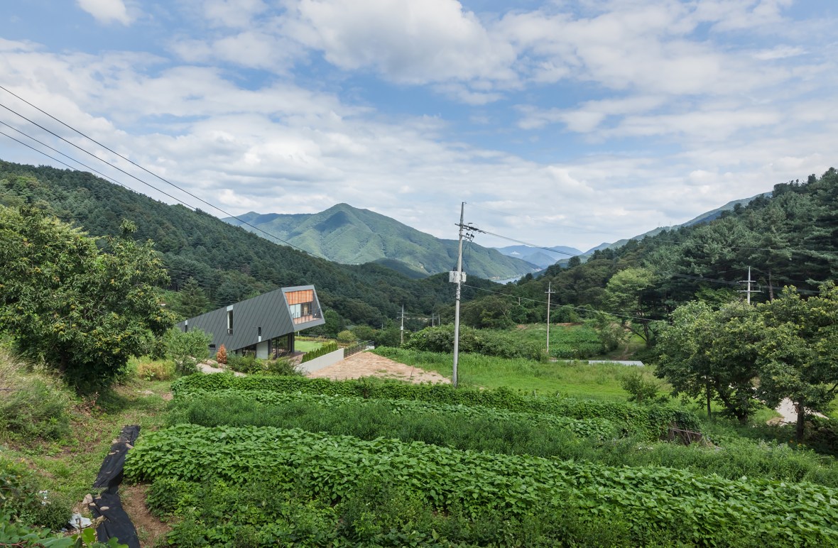 arhipura_5441e0c2c07a802a690004aa_leaning-house-praud_img-14-