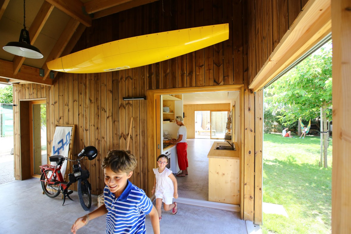 54a349d6e58ece700900000b_2-en-1-intergenerational-house-tica-architecture_2en1_workshop_space