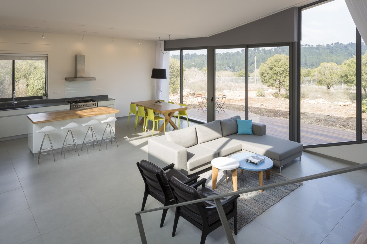544be24de58ece9997000335_hsm-house-so-architecture_yehiam_05