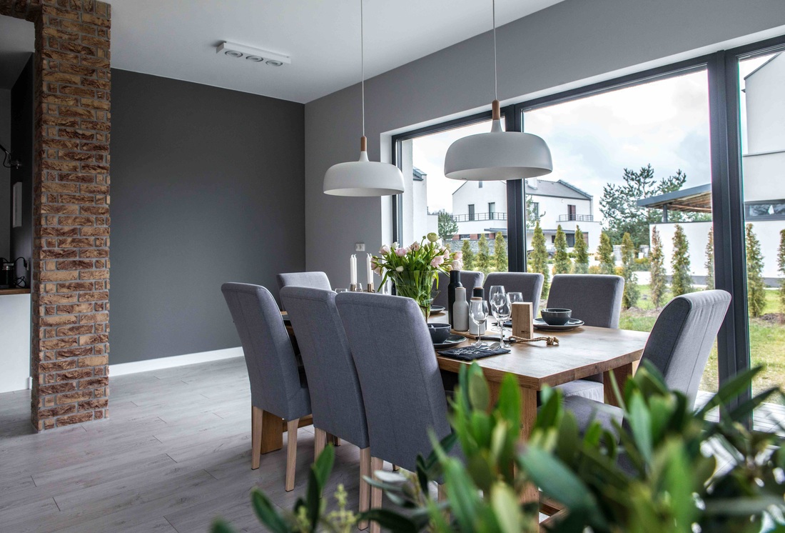 Modern, gri, minimal și cărămidă expusă într-o casă din Polonia 6_ arhipura